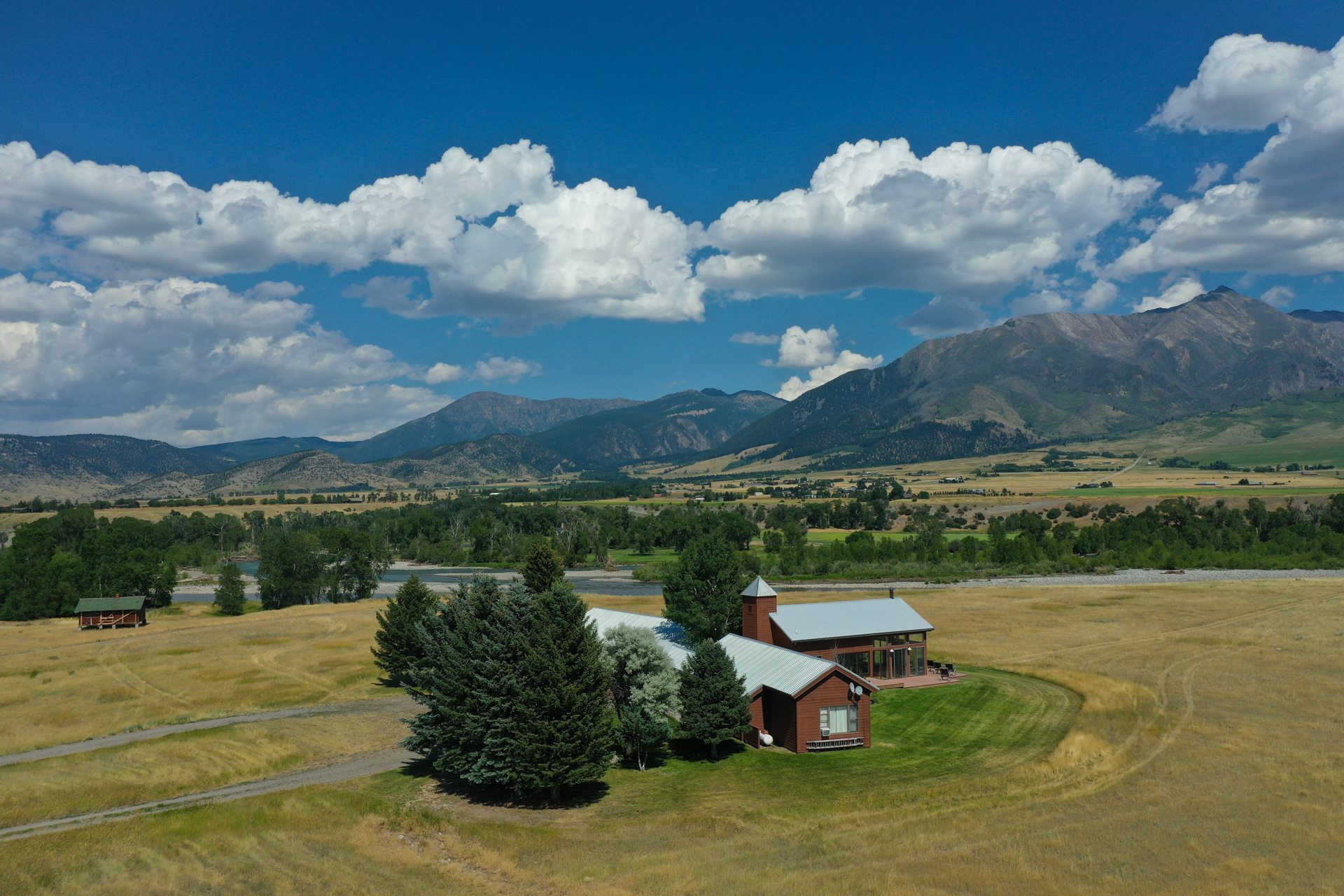 The O'Hair Lodge in Paradise Valley, MT, where Rory and Indy stay for a month each year.